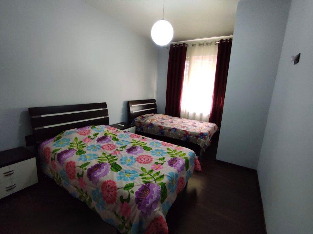 Apartament 2+1 Plotesisht i Mobiluar – Sheshi Wilson, Kati 6, 90m²