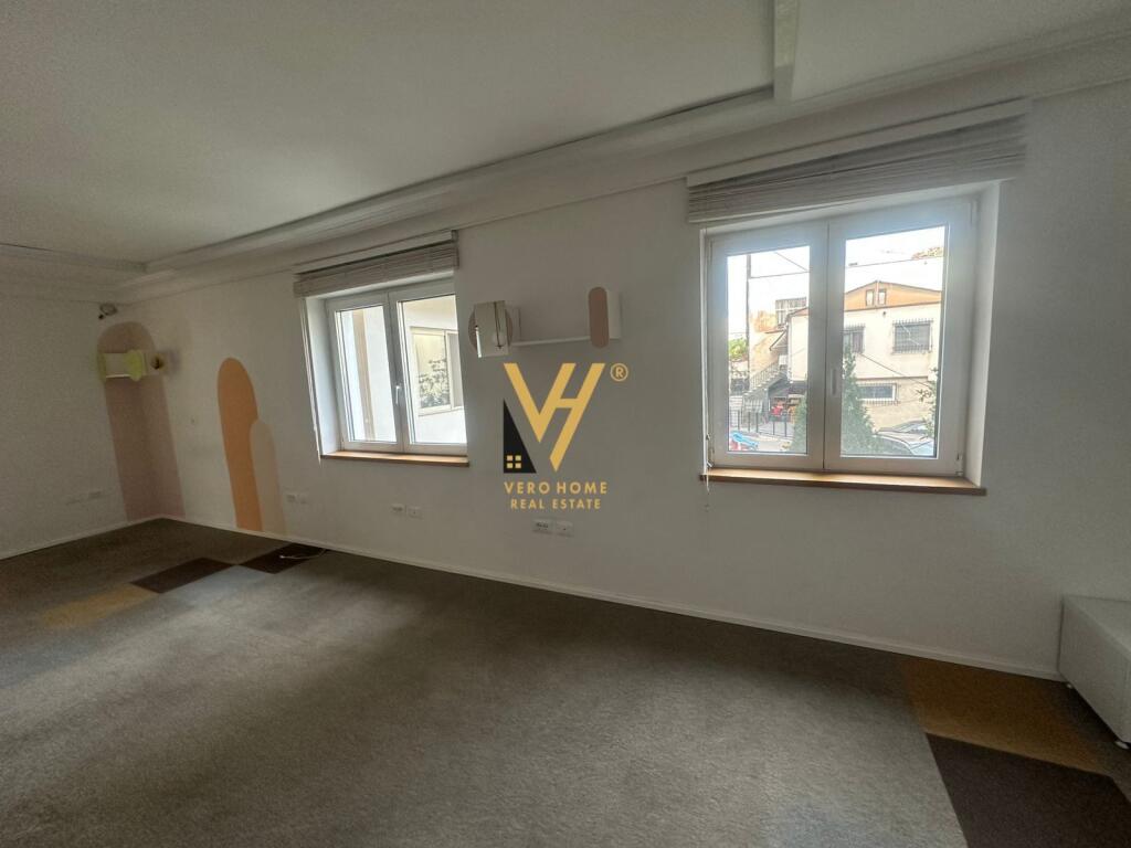 OFFICE 130 M2 FOR RENT ON DURRESIT STREET 150,000 LEKE