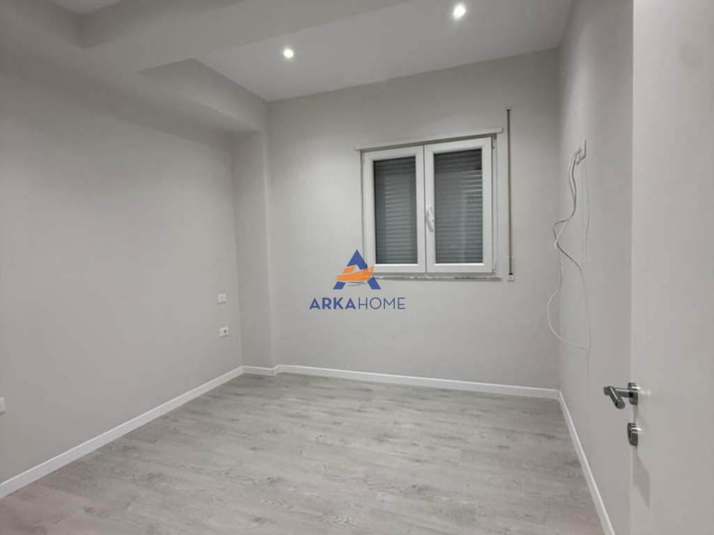 SI AFFITTA EDIFICIO CON 16 APPARTAMENTI "KODRA E PRIFTIT, VICINO ALLA STRADA GJON SIMONI" 6000 EURO/MESI