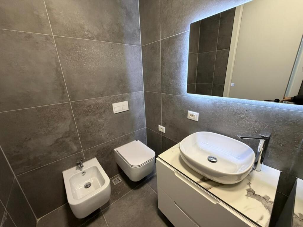 Apartament 2+1 per qira tek Montesori School tek Liqeni i Thate.