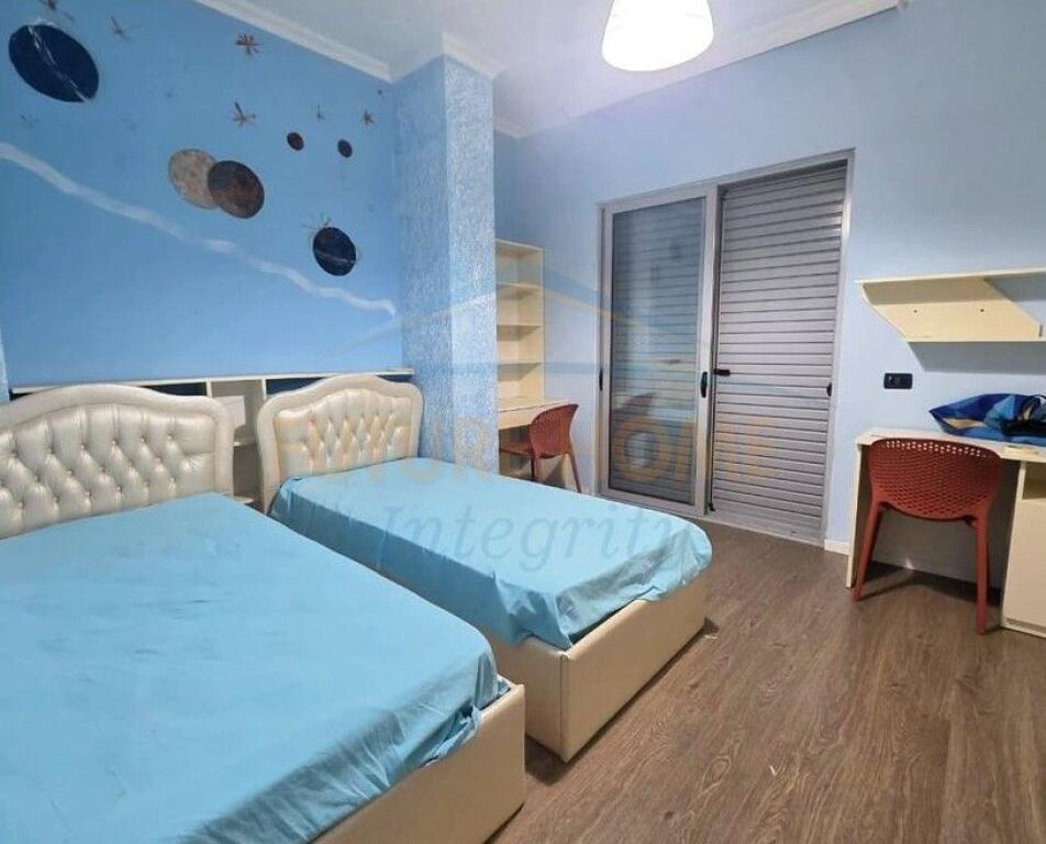 Qera, Apartament 2+1+2+Post Parkimi, Fresku, Tiranë.