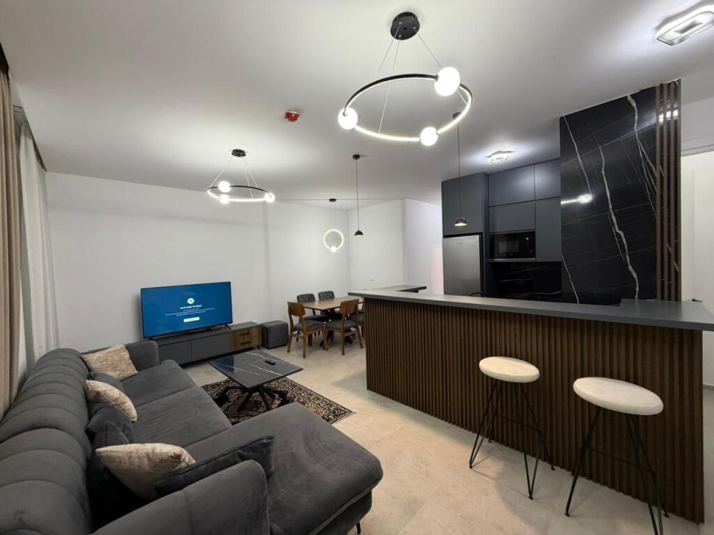 Apartament 2+1 per qira tek Montesori School tek Liqeni i Thate.
