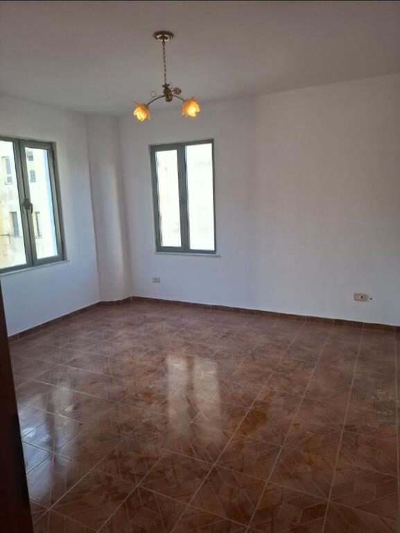 🏡 Appartamento 2+1+2 in Vendita – Palazzo con Frecce