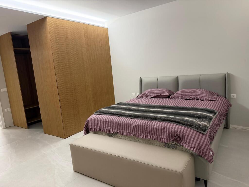 🏡 Jepet me Qira Vilë Luksoze me Pishinë – Pranë Saukut