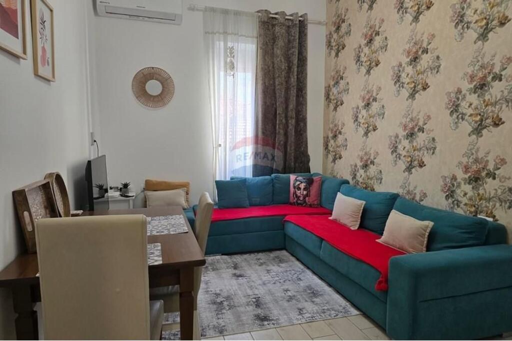 Apartament 1+1 me qira në Rrugën Sami Frashëri, përballë Gjimnazit “Petro Nini”