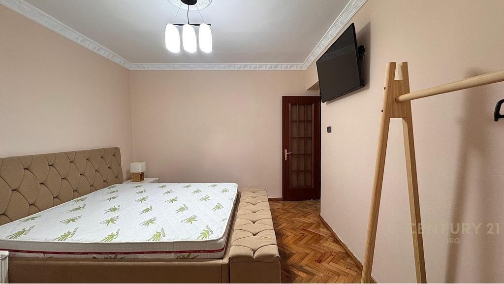 Qira – Apartament 2+1 me Oborr &amp; Post Parkimi, Rruga Fortuzi