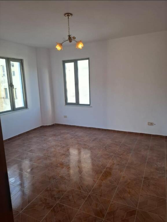 APARTAMENT NE SHITJE 2+1+2 TE PALLATI ME SHIGJETA