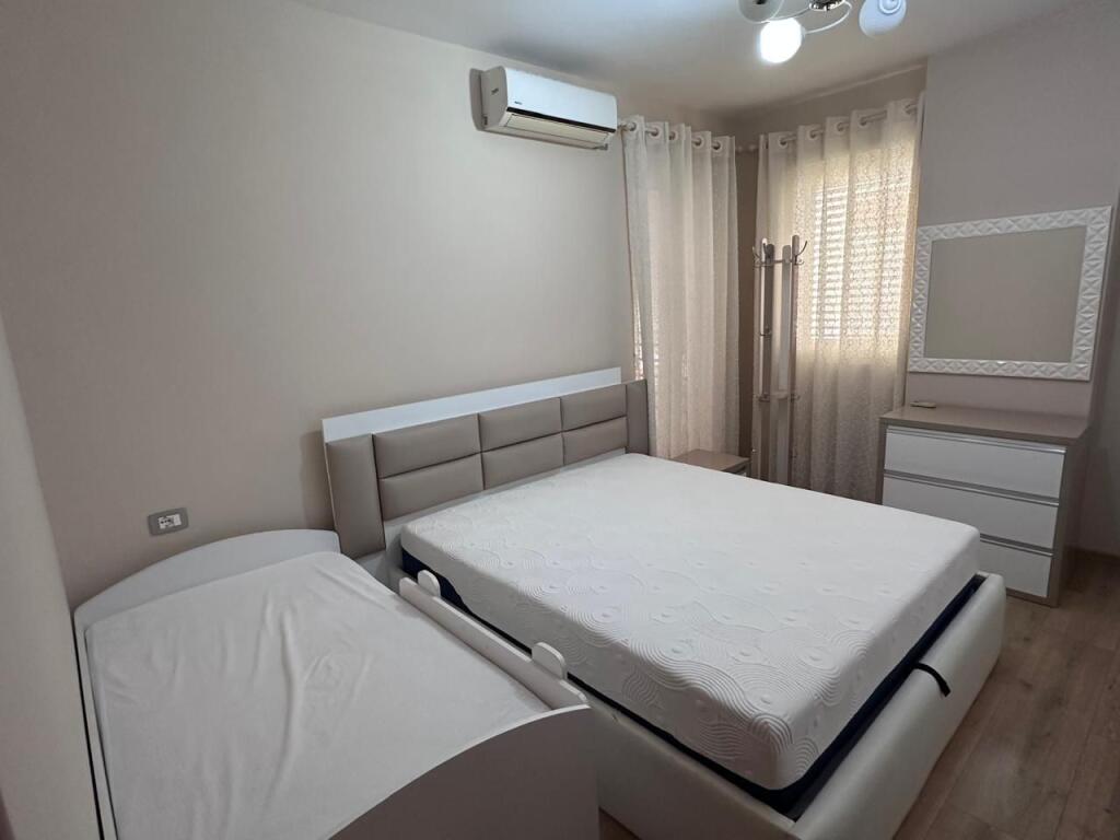 Apartament 1+1 + Parking në Yzberish!