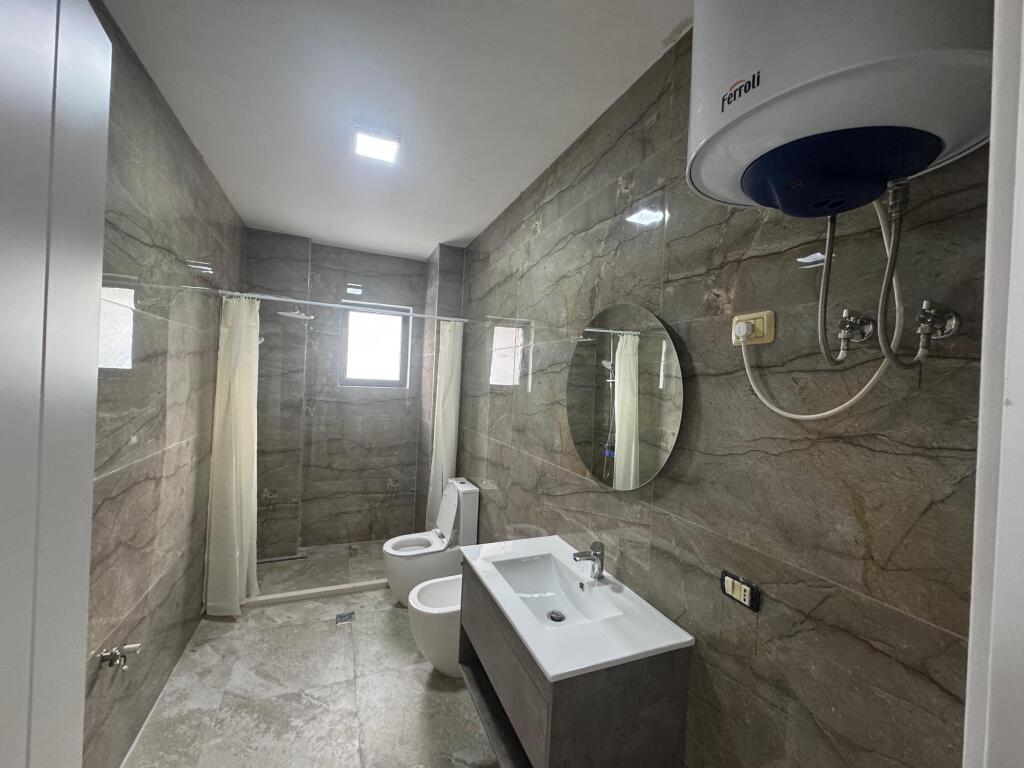 Sopraelevata della Comune di Parigi, edificio Big Market in affitto appartamento 2+1+2 Primo piano residenziale con una superficie di 120 m2