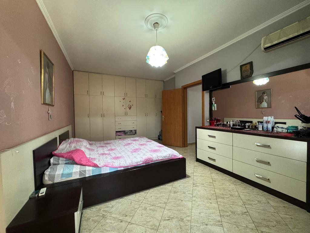 3+1+2, Kompleksi Grand ne shitje app