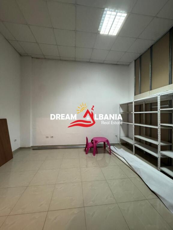 Ufficio in affitto in via Vace Zela dietro il centro Globe (ID 4271636).