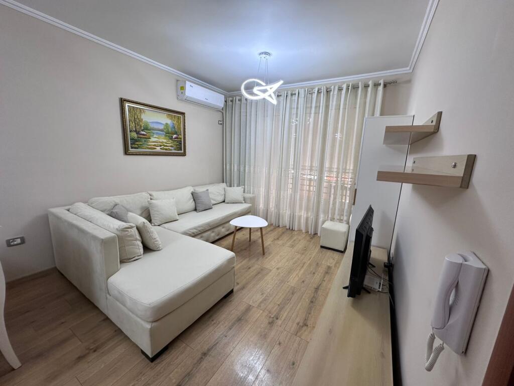 Apartament me qera 1+1+Garazh Yzberisht!