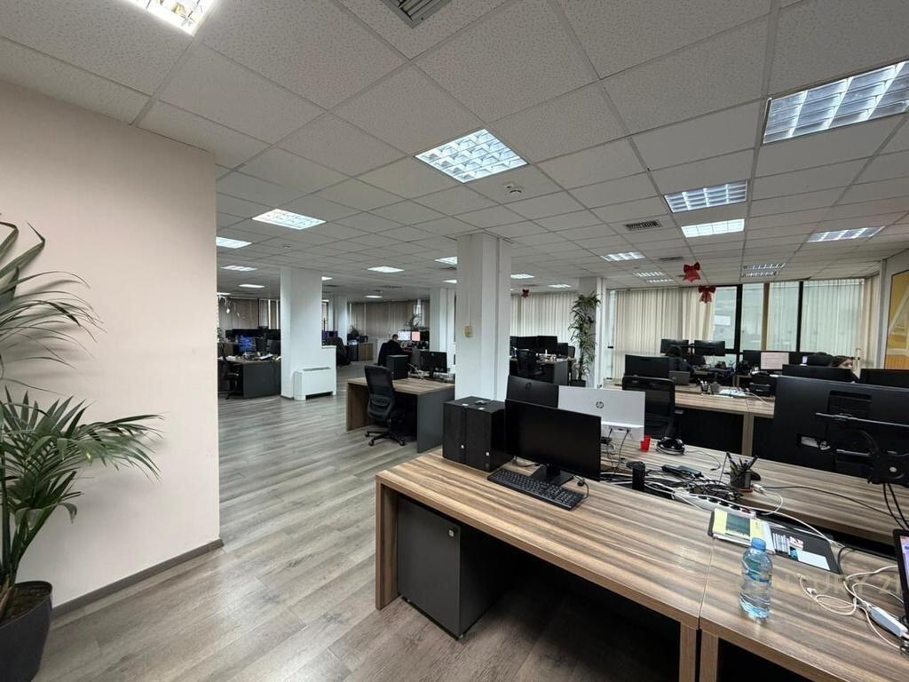 Zyrë me qira në qendër të Tiranës