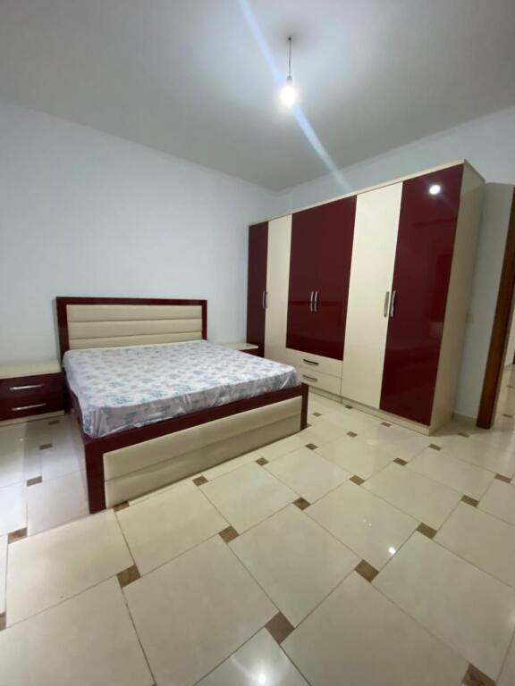 Appartamento 3+1 con veranda di 30 m² in affitto – Durrës
