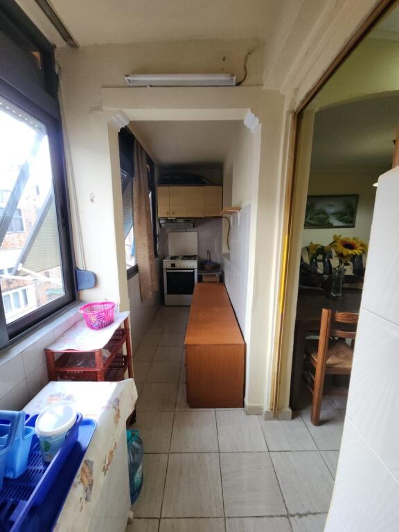 Appartamento 1+1 in vendita vicino alla Scuola "1 Maji", Ali Demi, Tirana