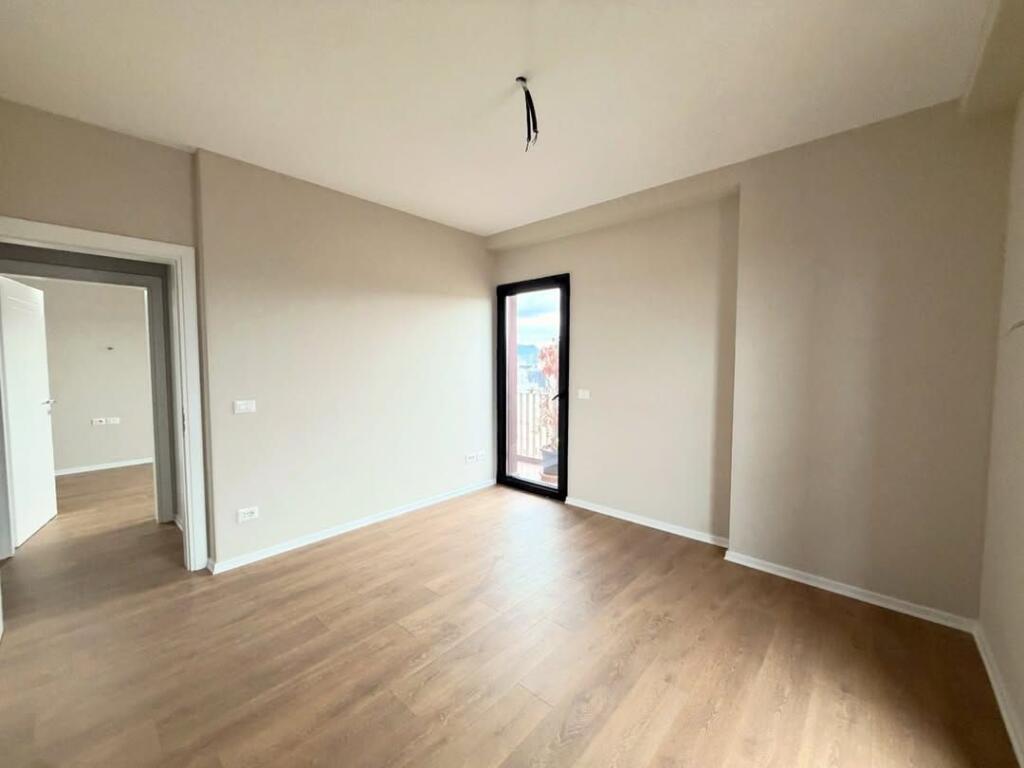 𝐑𝐀𝐒𝐇 𝐆𝐀𝐑𝐃𝐄𝐍 𝐁𝐔𝐈𝐋𝐃𝐈𝐍𝐆💥  • 🏠Spazio ufficio in affitto.  📍Garden Building /21-Dhjetori.  📐160 m2.  💶200.000 ALL/mese. ——————————————— SPAZIO UFFICIO IN AFFITTO PRESSO GARDEN BUILDING RESIDENCE IN 21-DHJETORI