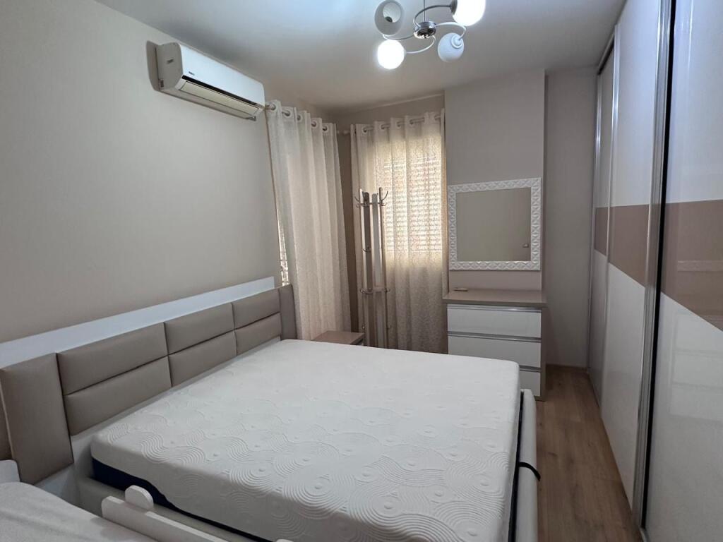 Apartament me qera 1+1+Garazh Yzberisht!