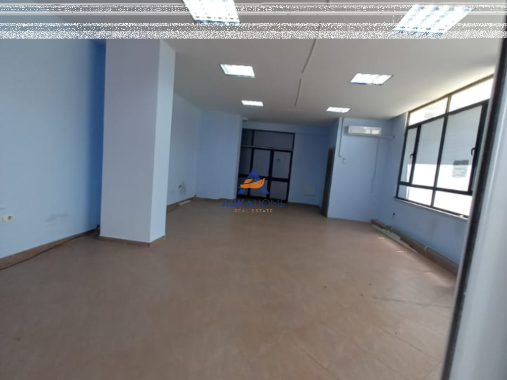 LOCALE IN AFFITTO" PRESSO L'EX ESPOSIZIONE " 623 EURO