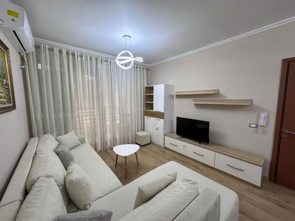 Apartament 1+1 + Parking në Yzberish!