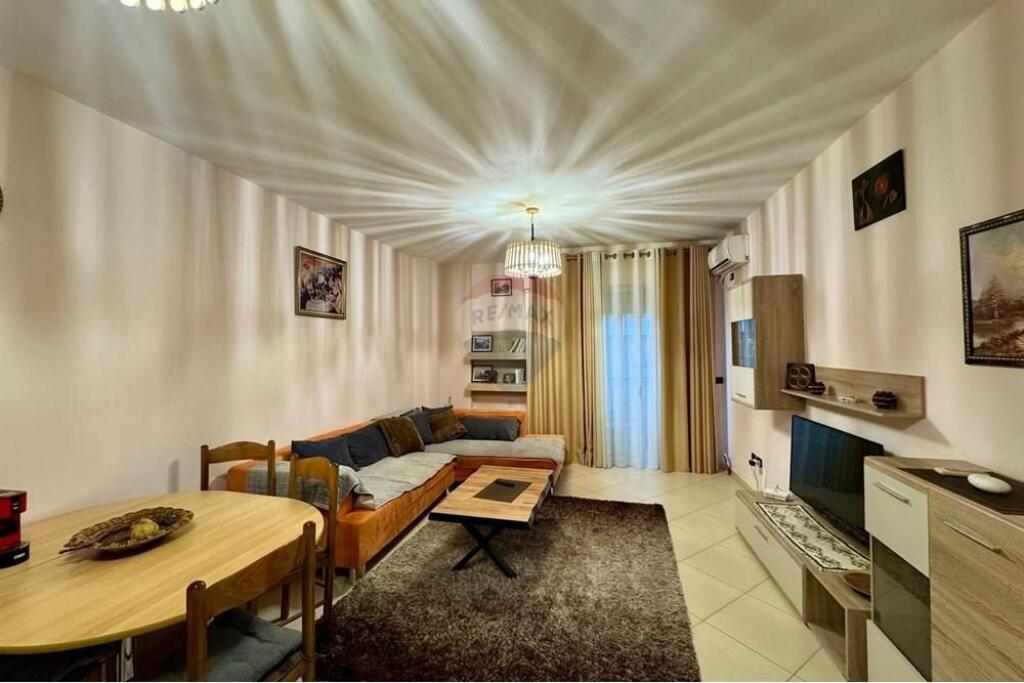 Apartment 2+1 for rent at Pazari i Ri