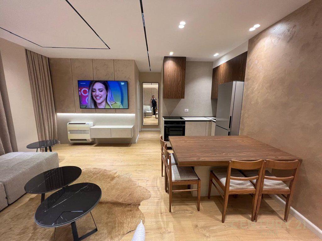 Super Appartamento 2+1 nel Centro, inizio Via Kavaja! 1.650 € /Mese Superficie Totale 90m2
