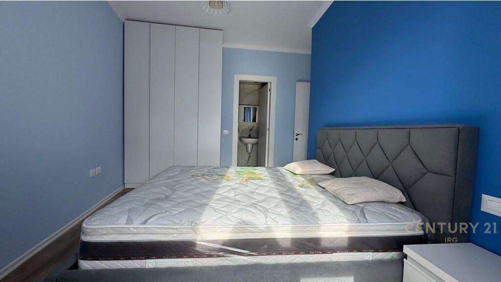 Jepet me qira apartament 2+1+2 tualete+ post parkimi ne Myslym Shyr!
