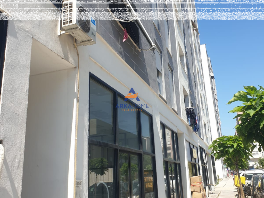 LOCALE IN AFFITTO ⁠COMPLESSO STAR, ADIACENTE A REPORT TV 420 EURO