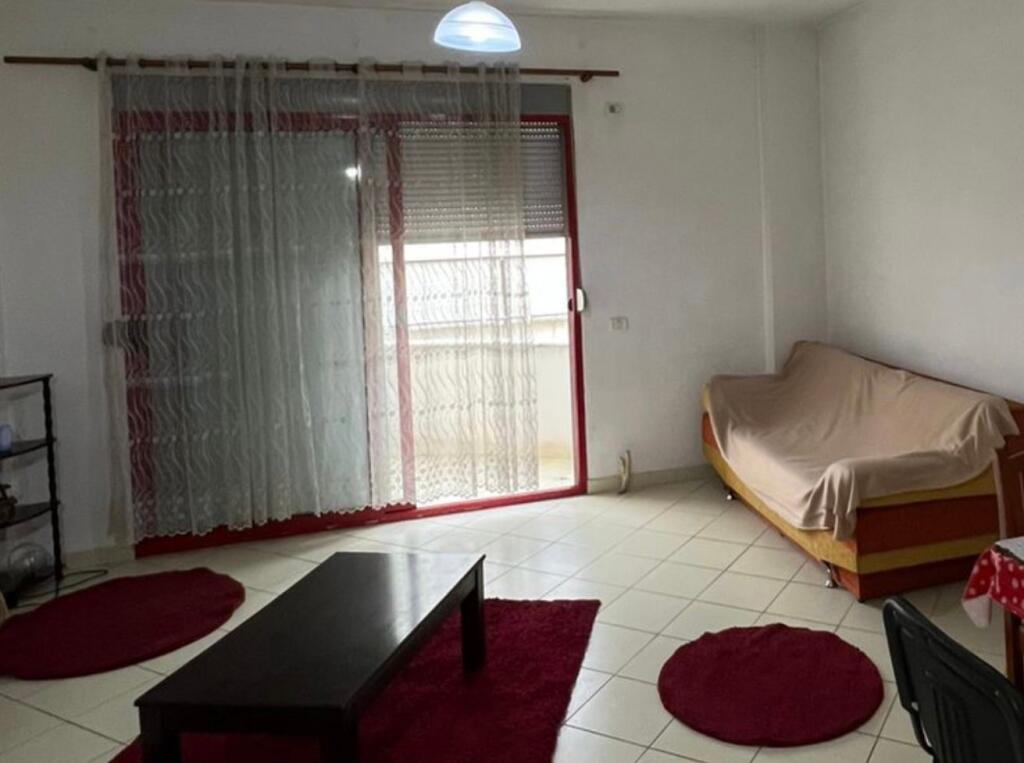 Apartament me qera te Pallatet E Verdha!