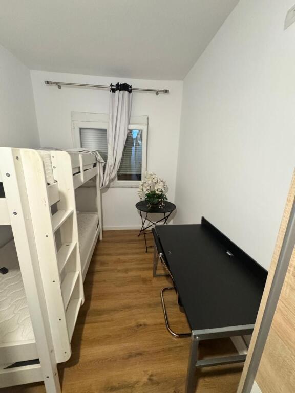 Appartamento 2+1 in affitto vicino al Comune di Parigi!