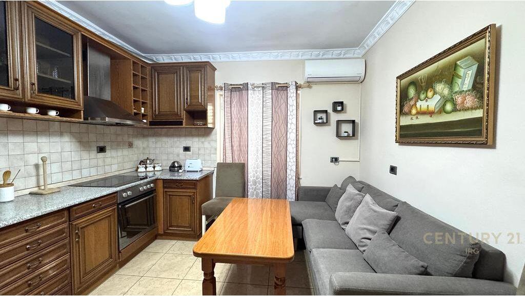 Jepet me qira apartament 2+1 me oborr dhe post parkimi – Rruga Fortuzi!