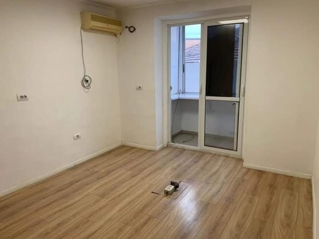 AMBIENTE COMMERCIALE IN AFFITTO