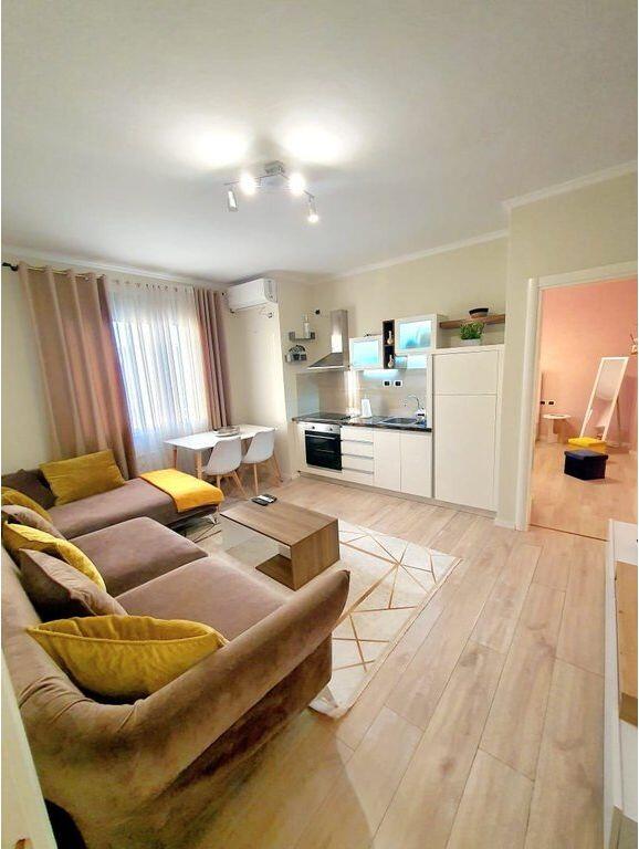 Appartamento 1+1 in Affitto nel Complesso Delijorgji, Tirana 1.100 € /Mese Sup. Totale 60m2