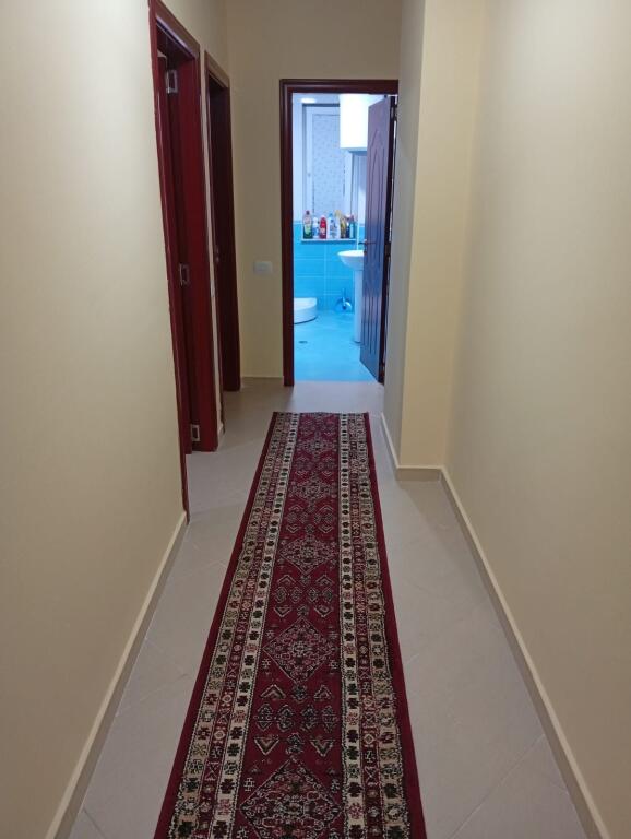 Appartamento in affitto 2+1+2 Vicino al bar Artisti 3° piano 500lek/mese
