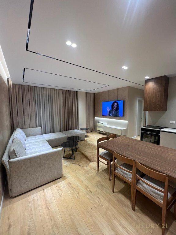 Super Appartamento 2+1 nel Centro, inizio Via Kavaja! 1.650 € /Mese Superficie Totale 90m2
