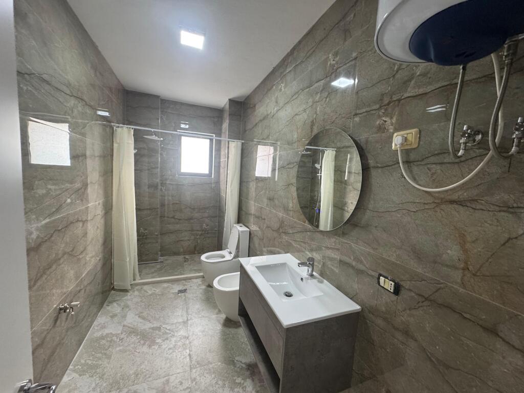 Sopraelevata della Comune di Parigi, edificio Big Market in affitto appartamento 2+1+2 Primo piano residenziale con una superficie di 120 m2