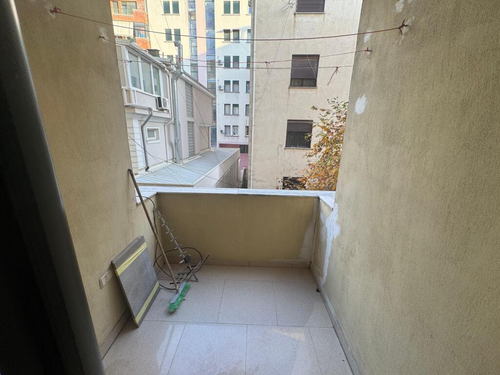 Sopraelevata della Comune di Parigi, edificio Big Market in affitto appartamento 2+1+2 Primo piano residenziale con una superficie di 120 m2