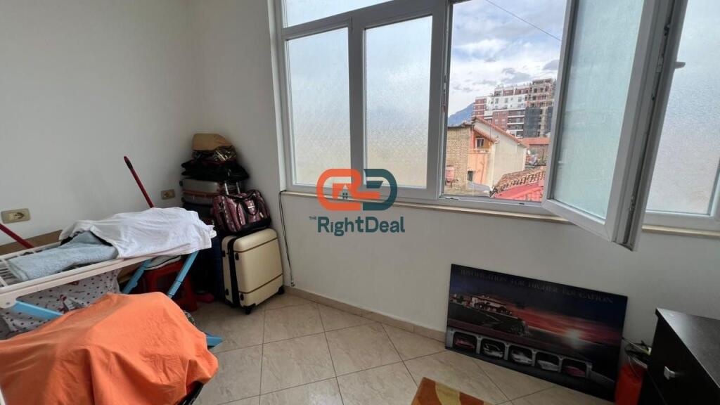 Tek Siri Kodra, Shitet Apartament 1+1 I Bollshem Ideal per Banim!!!