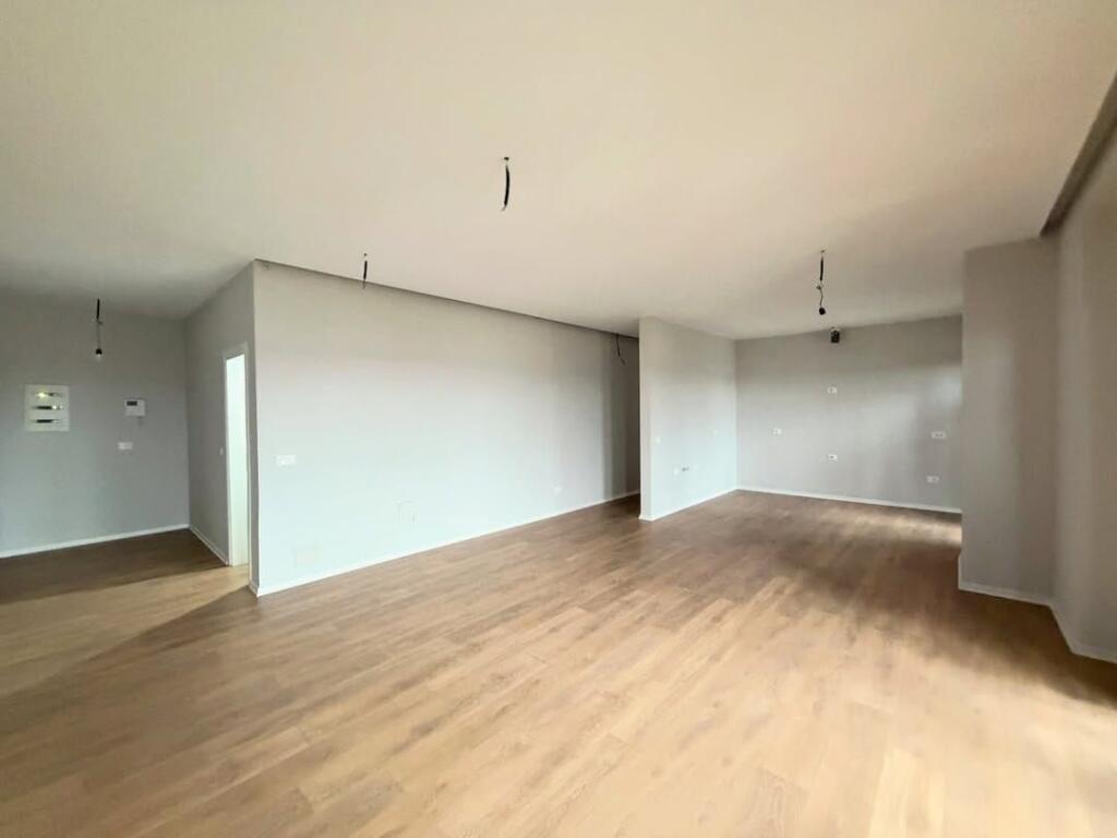 𝐑𝐀𝐒𝐇 𝐆𝐀𝐑𝐃𝐄𝐍 𝐁𝐔𝐈𝐋𝐃𝐈𝐍𝐆💥  • 🏠Spazio ufficio in affitto.  📍Garden Building /21-Dhjetori.  📐160 m2.  💶200.000 ALL/mese. ——————————————— SPAZIO UFFICIO IN AFFITTO PRESSO GARDEN BUILDING RESIDENCE IN 21-DHJETORI