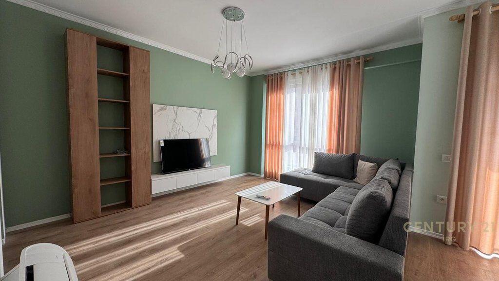 Jepet me qira apartament 2+1+2 tualete+ post parkimi ne Myslym Shyr!
