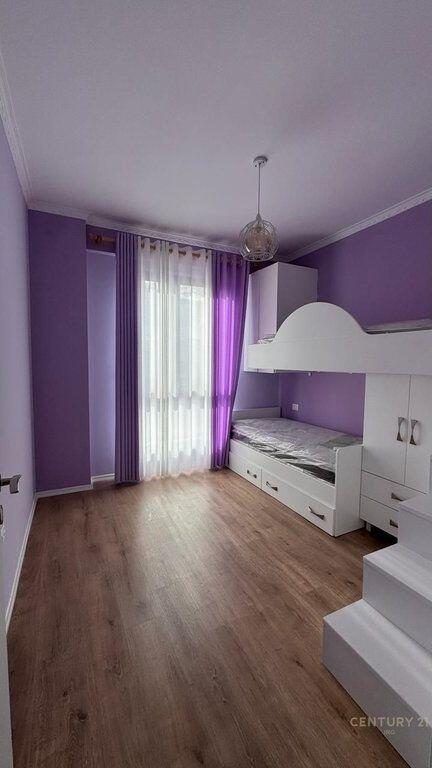 Jepet me qira apartament 2+1+2 tualete+ post parkimi ne Myslym Shyr!
