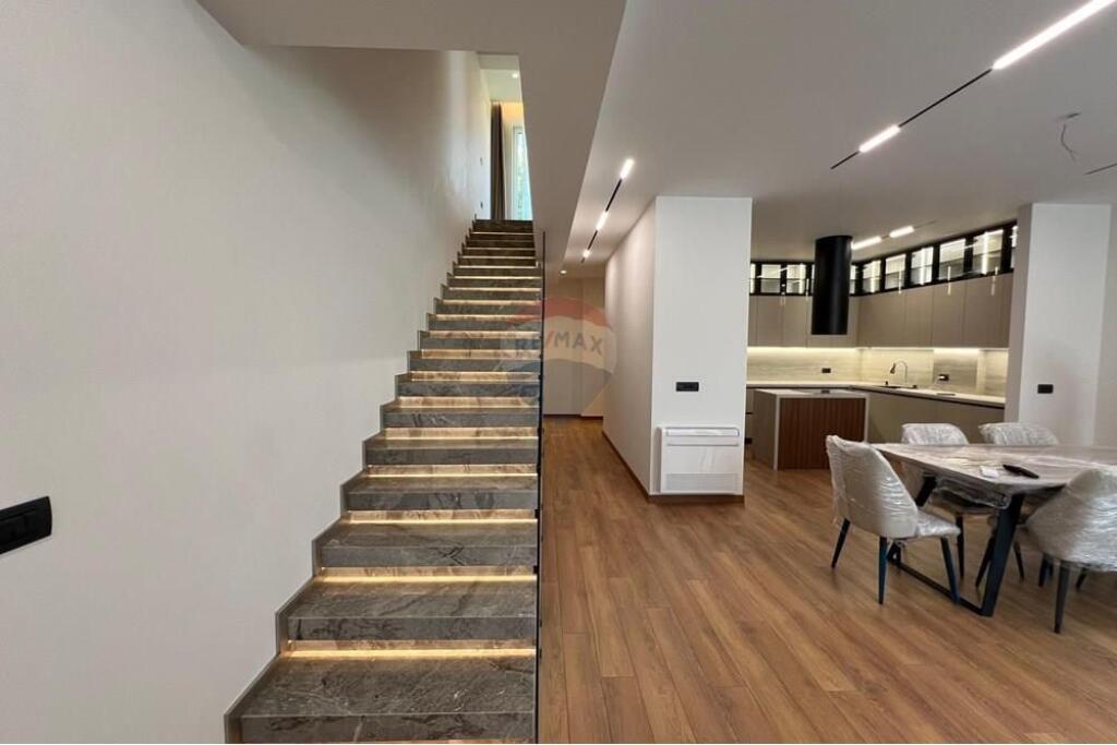 VILË MODERNE NË FOREST RESIDENCE – LIQENI I THATË