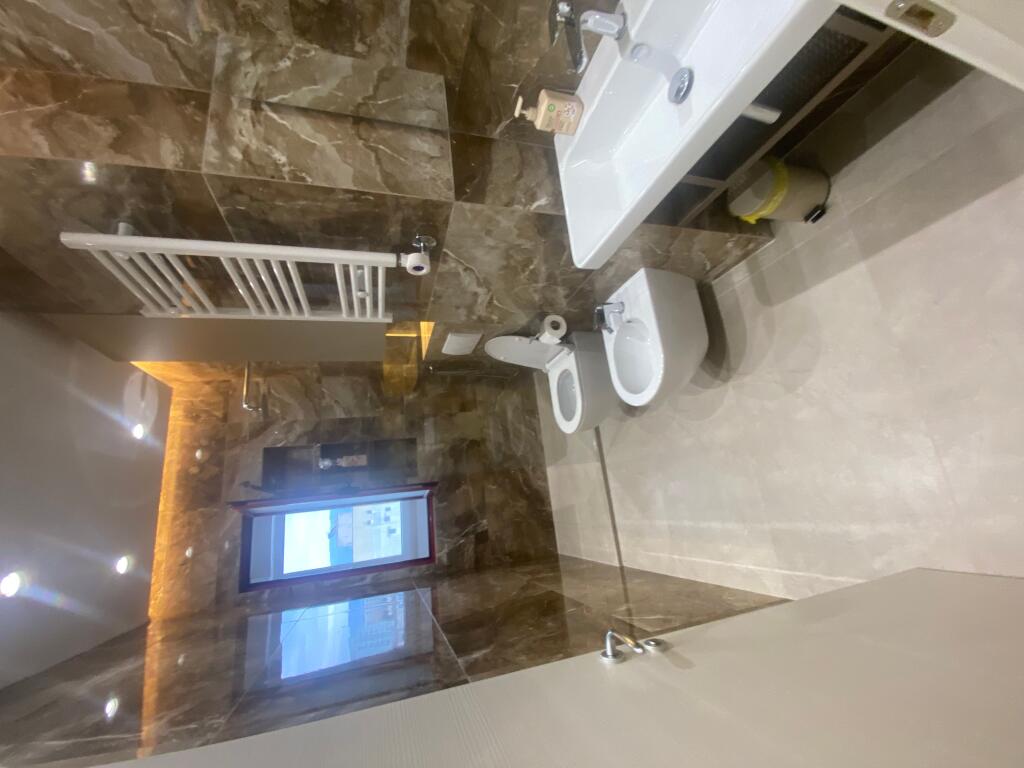 2+1, arredato, ultima stazione della nuova Tirana, 800 euro