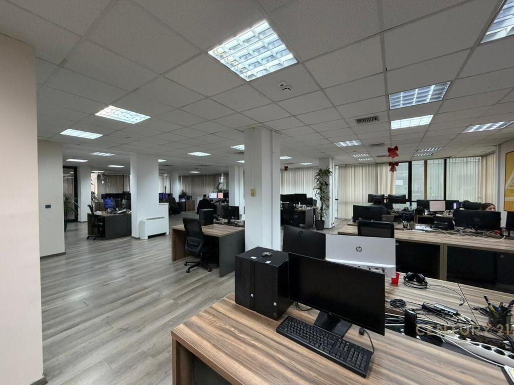 Zyrë me qira në qendër të Tiranës