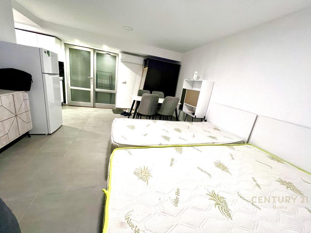 Liqeni i Thate, si vende monolocale