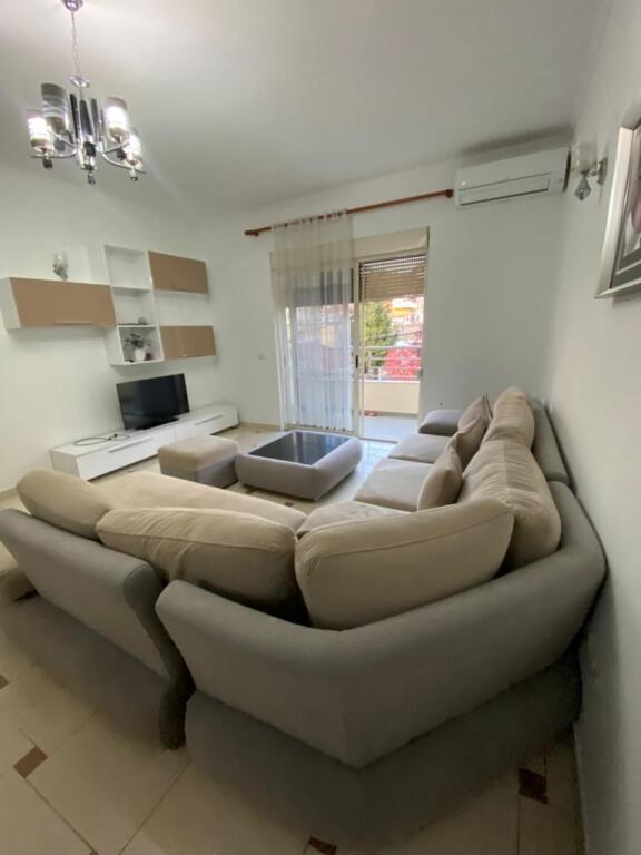 Appartamento 3+1 con veranda di 30 m² in affitto – Durrës