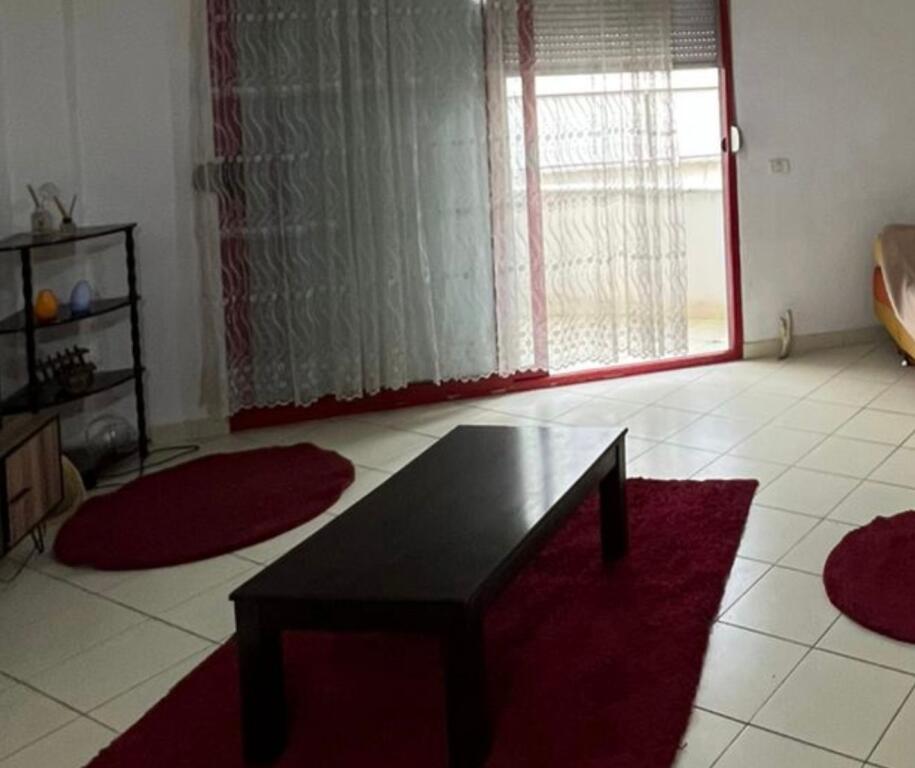 Apartament me qera te Pallatet E Verdha!