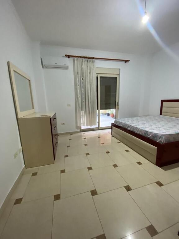 Appartamento 3+1 con veranda di 30 m² in affitto – Durrës