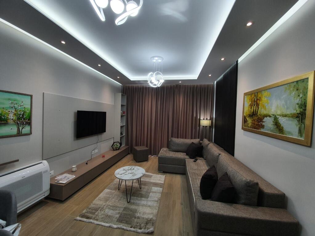 Affittasi appartamento 1+1 a Komuna e Parisit 85.000 Leke