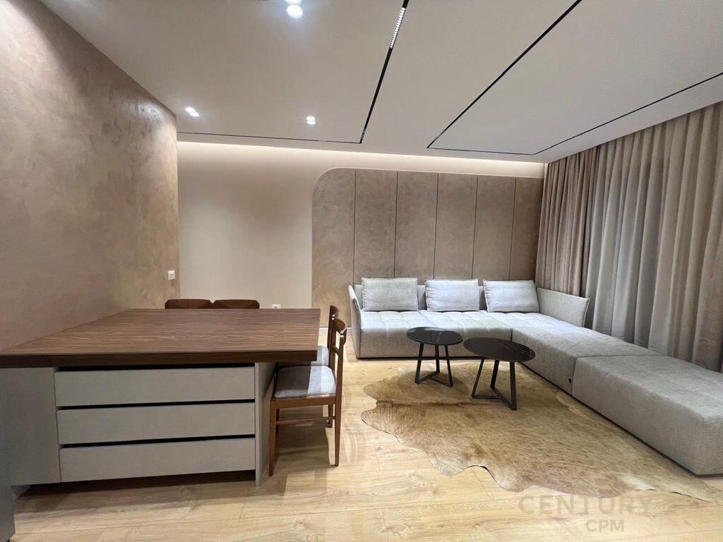 Super Appartamento 2+1 nel Centro, inizio Via Kavaja! 1.650 € /Mese Superficie Totale 90m2