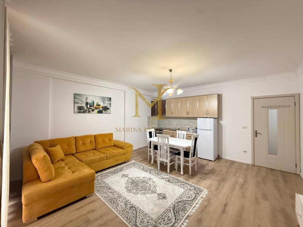 APPARTAMENTO 1+1 IN AFFITTO SULLA SPIAGGIA, VICINO ALLA SCUOLA BAJRAM CURRI !!